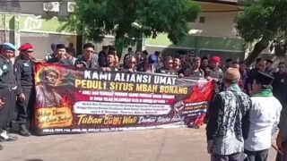 Aksi massa menuntut kasus perusakan cagar budaya Makam Sunan Bonang agar pelaku ditangkap