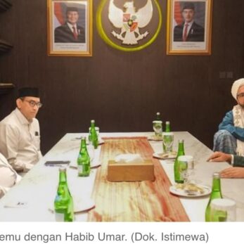habib pamer dengkul depan ketua MPR